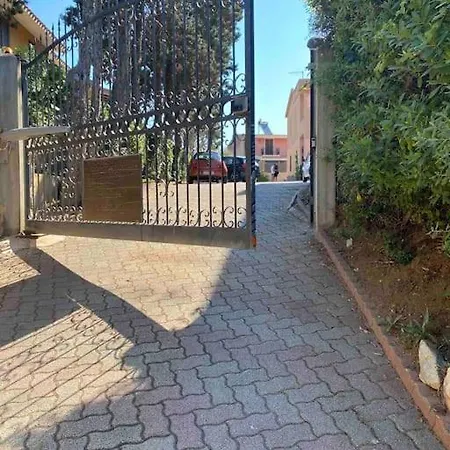 La Chiocciola, Confort, Self Check-in, Parking Gratuito, Fronte Bus Arst, Navetta Mare E Postazione Noleggio Monopattini Elettrici *